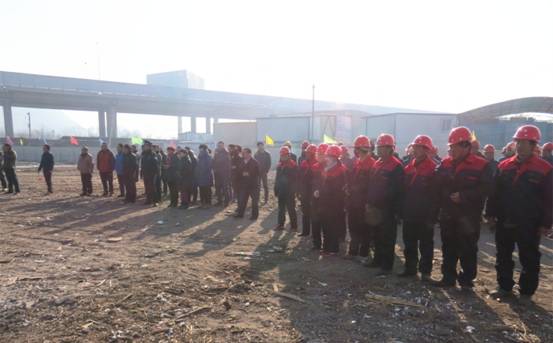 揚鞭策馬喜圓發(fā)展夢，萬眾一心共筑新長城